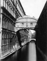 Nuotrauka iš parodos. Venecija. Atodūsių tiltas. Nežinomas fotografas. 1870–1880. LDM